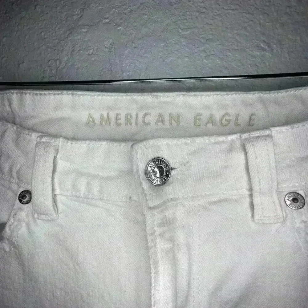 American Eagle Mom Straight Jean White Destroyed high rise stretch, Size 10
